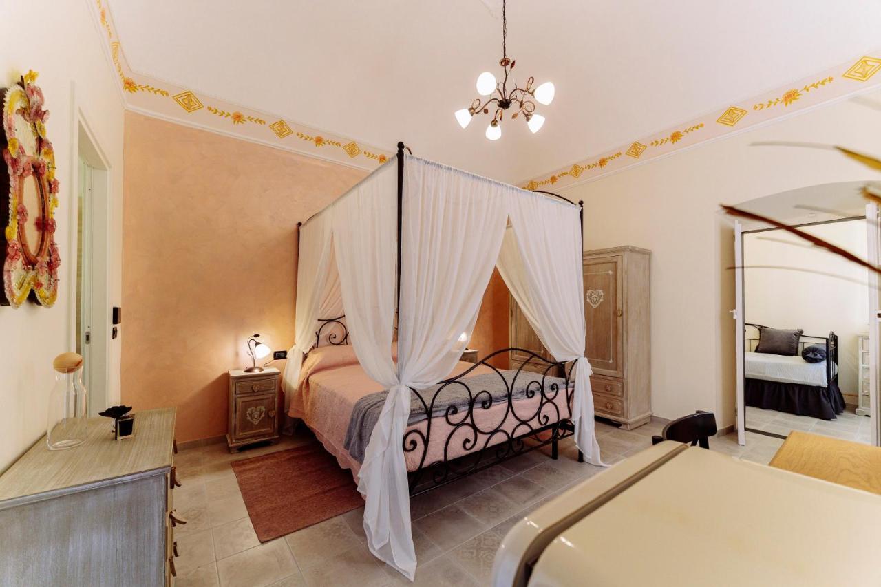 Come Nelle Favole The Classic B&B Toirano Bagian luar foto