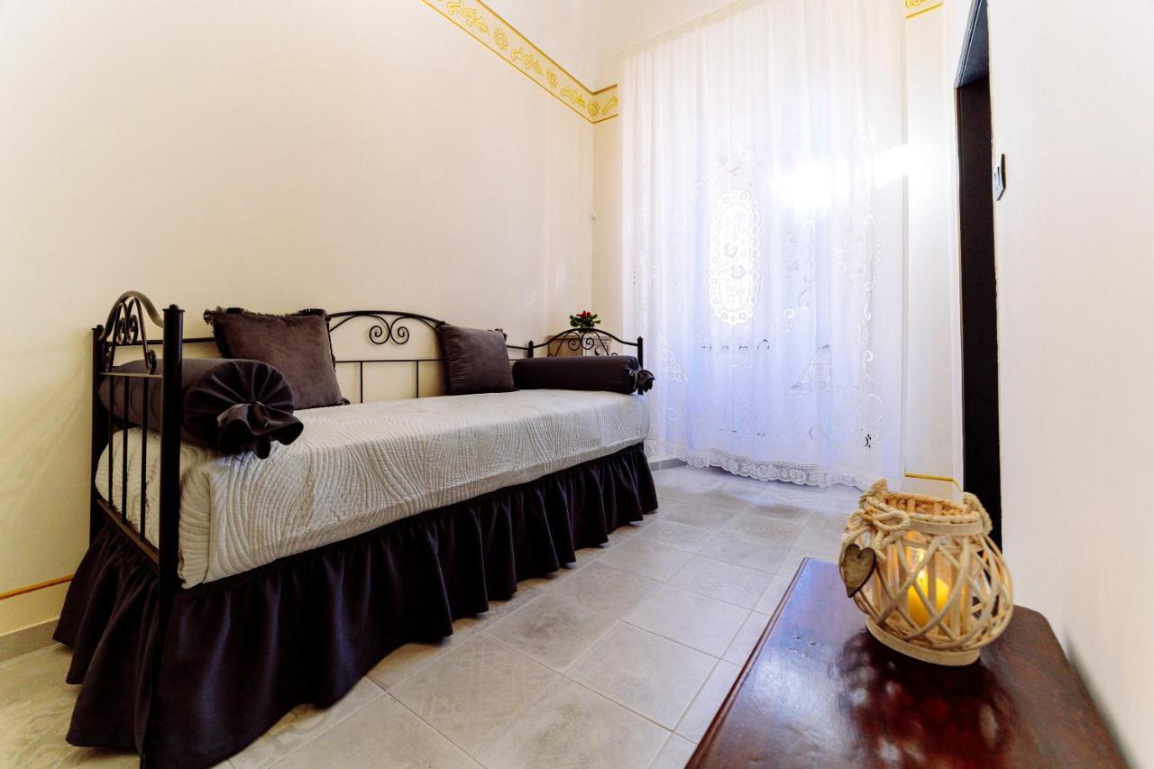 Come Nelle Favole The Classic B&B Toirano Bagian luar foto