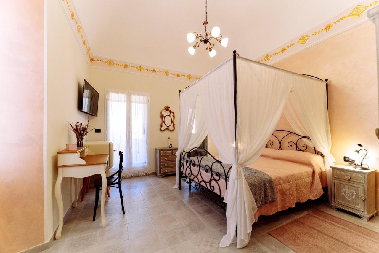 Come Nelle Favole The Classic B&B Toirano Bagian luar foto